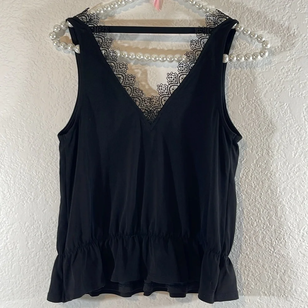 EXPRESS Women Black Crochet V-Neck Sleeveless Blouse Size XS - Picture 4 of 7